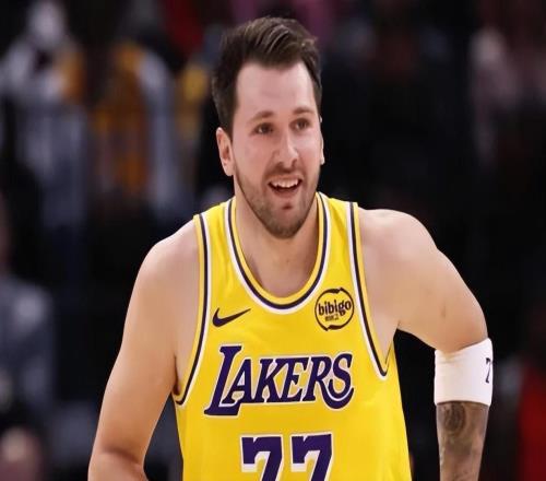 湖人7連勝展最佳形態(tài)！4首發(fā)齊爆，斯瑪特+眾替補(bǔ)輔助，防守還硬