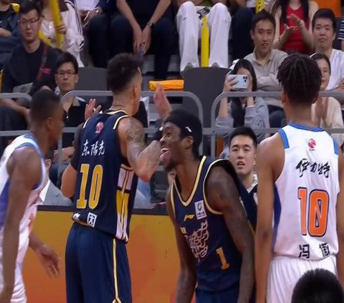 朱芳雨賭對(duì)了！廣東隊(duì)被迫放棄薩林杰，焦泊喬狂轟賽季最強(qiáng)一戰(zhàn)！