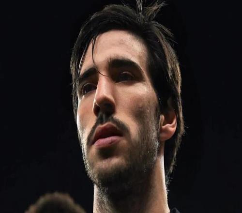 Sully：曼聯(lián)上個月就與巴萊巴的經(jīng)紀(jì)人進(jìn)行了會談記者：托納利對加盟曼聯(lián)持開放態(tài)度