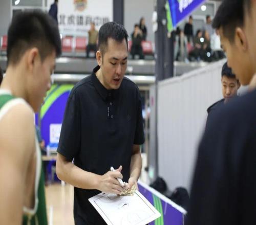 《中國體育報(bào)》專訪北控青年隊(duì)主教練楊庚霖：青訓(xùn)是一份充滿希望的工作