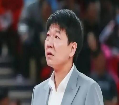 兩連敗，山東男籃慘敗上海的背后是邱彪無計可施：可以考慮外教了