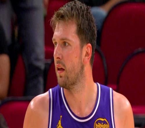 就在今天，東契奇打瘋了，又達(dá)成2項(xiàng)80年歷史第一紀(jì)錄，要搶MVP了