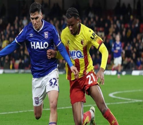 記者：多家俱樂(lè)部關(guān)注曼城外租后衛(wèi)姆富尼，利茲聯(lián)領(lǐng)跑爭(zhēng)奪戰(zhàn)