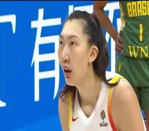 中國(guó)女籃8371戰(zhàn)勝巴西隊(duì)以4勝1負(fù)的成績(jī)晉級(jí)世界杯正賽