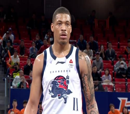 山東男籃完敗上海，三成得分來(lái)自罰球，小將王證11分成難得亮點(diǎn)