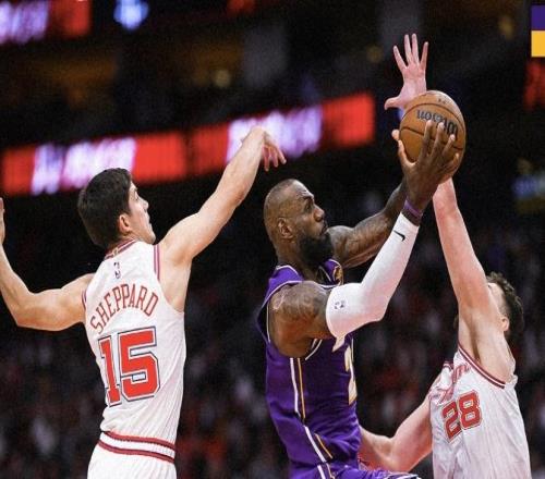 天神下凡！詹姆斯14中13轟30分！東契奇打爆火箭，杜蘭特又低迷