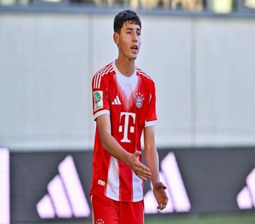 拜仁16歲小將帕維奇迎首秀，成為歐冠歷史首位登場的10后球員