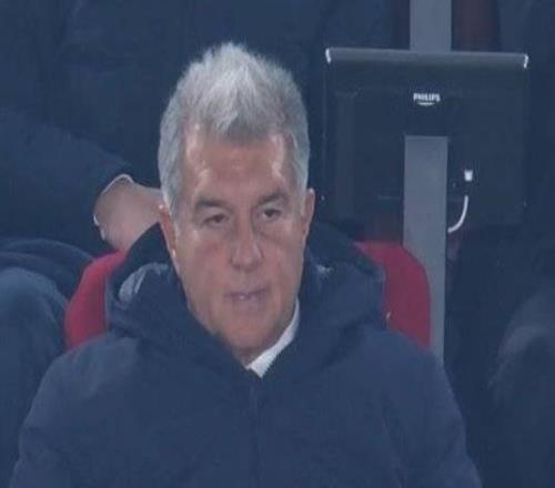 巴薩兩度被紐卡扳平，拉波爾塔在看臺(tái)悶悶不樂