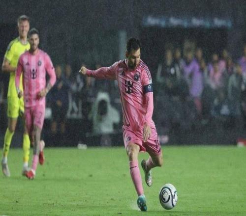 38歲梅西打進(jìn)第900球“紀(jì)錄粉碎機(jī)”期待再戰(zhàn)世界杯