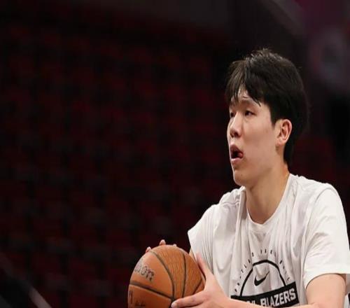 楊瀚森G聯(lián)賽連崩！面對強敵被虐，失誤多+沒籃板，進攻也沒球權！