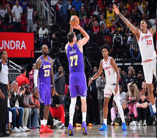 東契奇連中兩記決勝三分！鏡頭捕捉爆粗細(xì)節(jié)：我XX就干這事兒