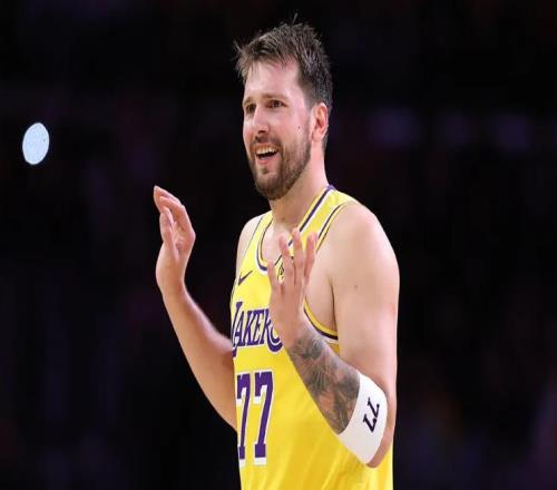 無解！場均40.9+8.9+7.0帶隊(duì)8連勝：老詹是時候做出選擇！