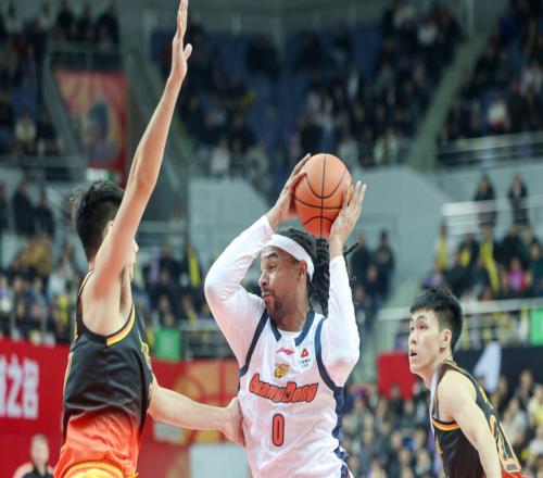 CBA排名又亂了！廣廈殺回第一，廣東慘遭爆冷，山東大勝保住第四