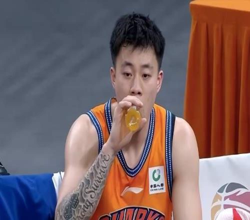 7人上雙造40分慘案！上海主場(chǎng)火力全開，魚腩28連敗平歷史最長(zhǎng)