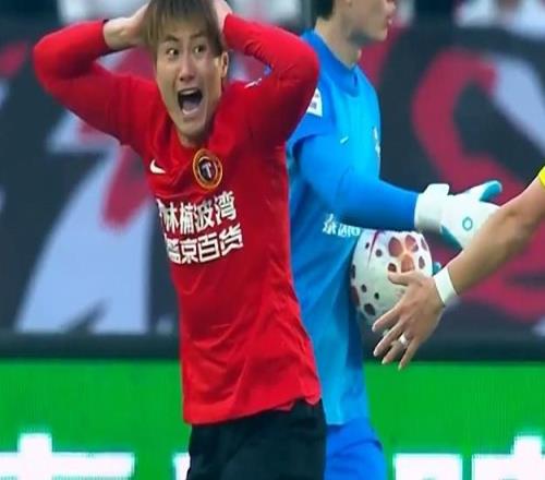 中超巨大爭議！王獻(xiàn)鈞拉人險(xiǎn)逃點(diǎn)，田玉達(dá)氣出表情包，李金羽暴怒