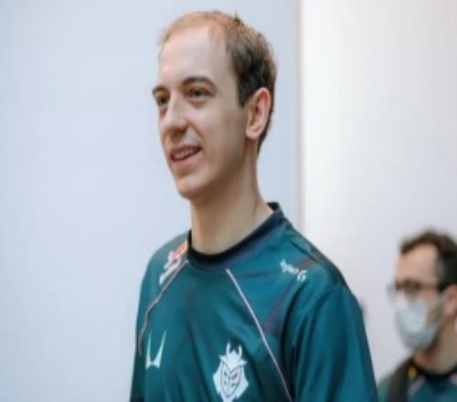 Caps：BFX以下路為核心，但AD偶爾會(huì)過(guò)于自信而出現(xiàn)失誤