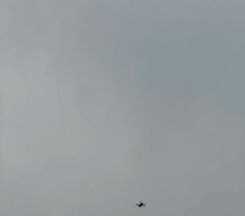 鐵人主場上空出現(xiàn)無人機，比賽開球遭推遲