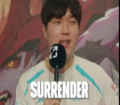 Bin挑戰(zhàn)1分鐘內(nèi)說出40個(gè)英雄名字：投降，我一直想著時(shí)間很難受