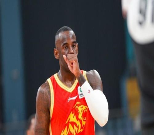 主場(chǎng)16勝0負(fù)！廣廈雙殺北控朱俊龍23+7爆發(fā)胡金秋16+9