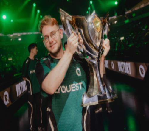 褒貶不一Inspired更新社媒后粉絲在評(píng)論區(qū)為其加油