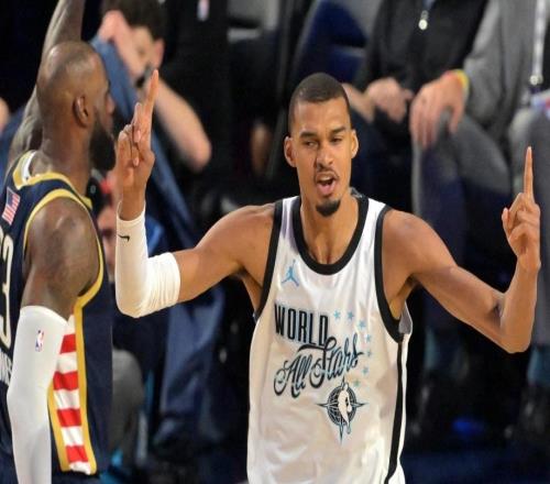 帶隊20勝1負(fù)，提前鎖定季后賽，統(tǒng)治力真強(qiáng)！NBA新門面終于誕生了