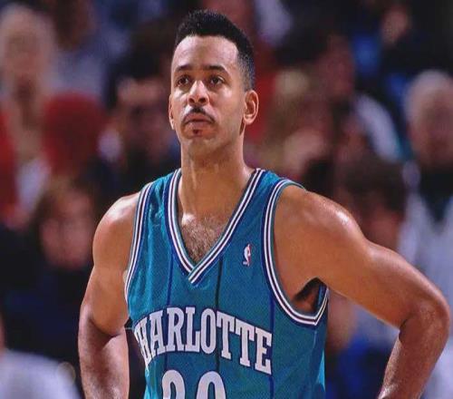 恭喜老庫里！離隊28年之后！30號球衣正式退役