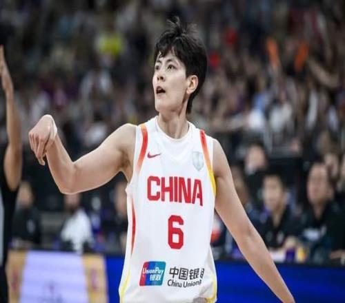 不會(huì)下課遭3核心質(zhì)疑后，女籃隊(duì)長(zhǎng)發(fā)聲，力挺宮魯鳴，韓旭表態(tài)