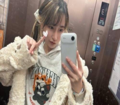 前LPL解說Kinko曬照：春天又有新衣服穿啦太空律動(dòng)系列太可愛了