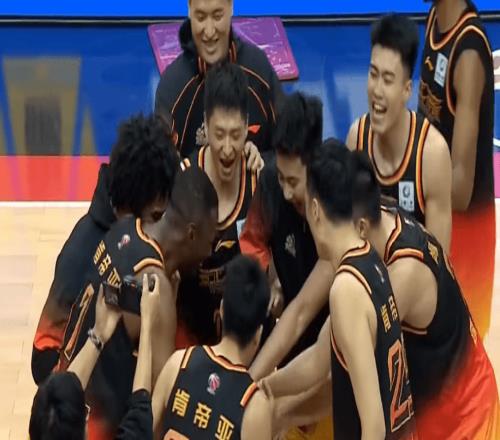 打板三分絕殺！江蘇1分險勝廣東龐崢麟23+7引領逆轉(zhuǎn)