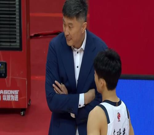 不打了！廣東隊(duì)雪藏國(guó)青得分王，杜鋒強(qiáng)行扶正杜潤(rùn)旺！
