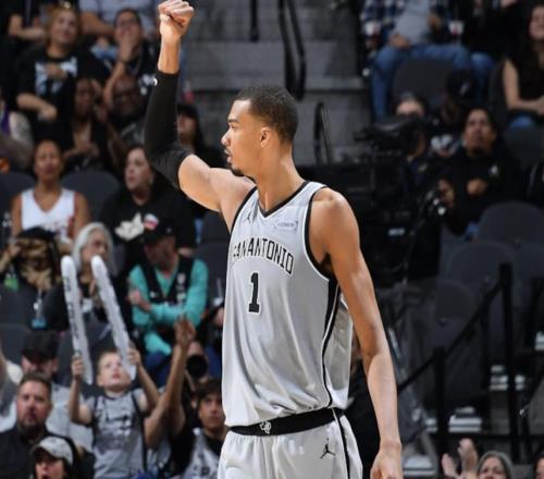 文班談絕殺：感覺非常刺激，季后賽來臨這也是一次很好的考驗(yàn)