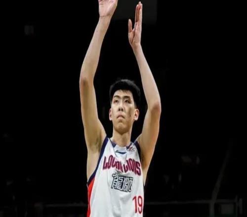 廣東防守咋辦內(nèi)線無護框，外線無包夾，徐昕+2大外離隊引崩盤！