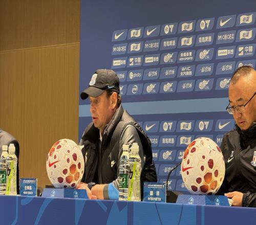 斯盧茨基：受限比賽場(chǎng)地雙方都打長(zhǎng)傳結(jié)果反映了兩隊(duì)實(shí)力