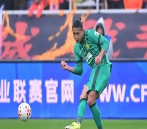 京滬大戰(zhàn)馬寧執(zhí)法，申花主帥吃到黃牌，北京國安半場1比0領(lǐng)先