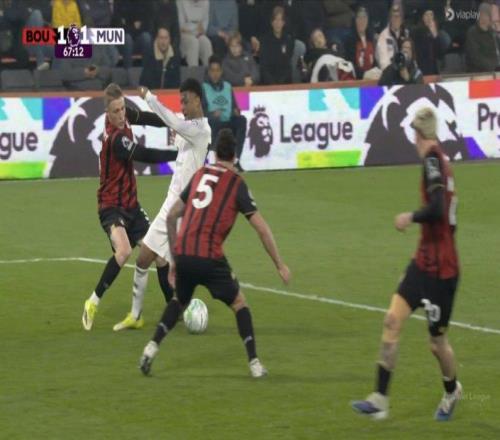 曼聯(lián)被冤1場(chǎng)2大爭(zhēng)議判罰！英超官方做出解釋紅魔球員+球迷不服