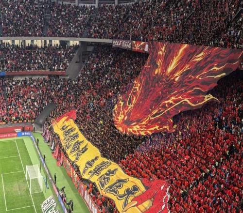 蓉城半場2球領(lǐng)先！媒體人熱議：中超最激烈一戰(zhàn)，德比兩隊不一檔