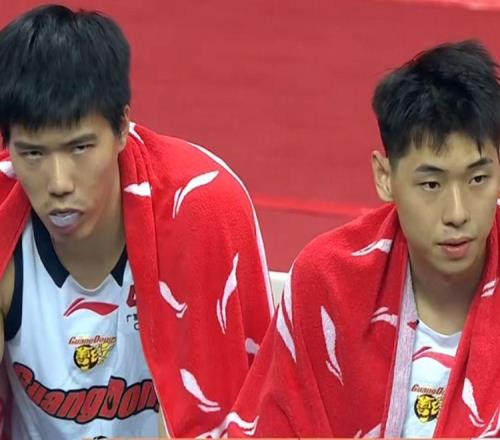 遭江蘇恥辱爆冷，他卻成粵迷最心疼對(duì)象，首發(fā)不到3分鐘即遭雪藏