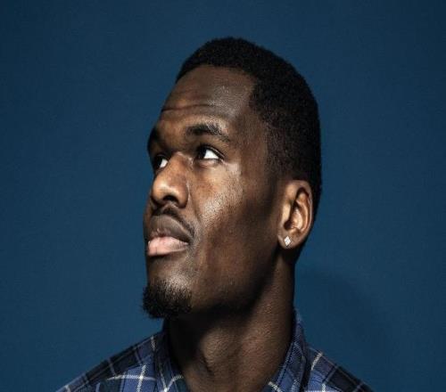 博尼：我媽曾威脅我說如果我高考沒過，就不會給我簽合同