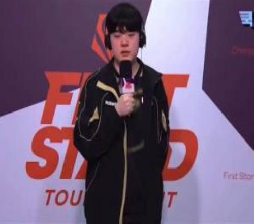 Canyon賽后向粉絲致歉：對于這次表現(xiàn)如此糟糕而輸?shù)舯荣愇疑罡斜? loading=