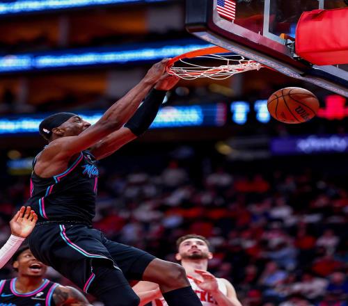 豪華雙20淪為空砍，阿德巴約21中12貢獻(xiàn)32分21板4助2斷