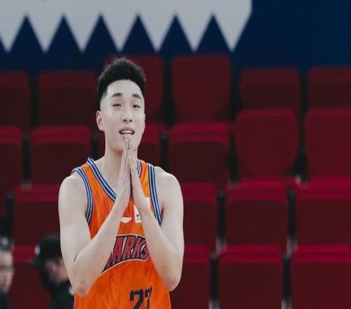 上海男籃輕取四川男籃本土新秀吳澤昊完成CBA職業(yè)首秀