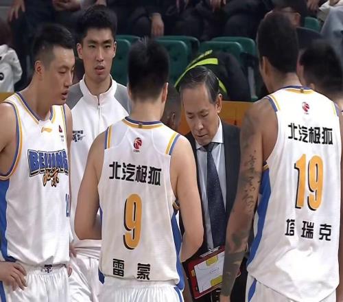 北京男籃贏球，許利民現(xiàn)精彩發(fā)言周琦暴露問題，麥基遭受質(zhì)疑！