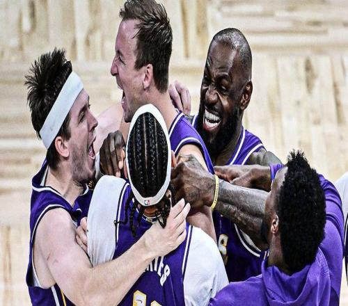 詹姆斯详解绝杀战术：我的任务是冲筐