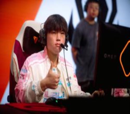 打入先鋒賽&MSI&S賽三者決賽選手：BLG上中野輔、Zeus、Caps