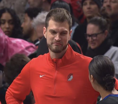 楊瀚森砍14+11+3+3，正負(fù)值全場第1！率隊(duì)22分逆轉(zhuǎn)，開拓者很欣慰