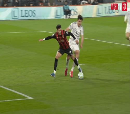 伯恩茅斯回應曼聯(lián)投訴！否認靠裁判拿分，上半場馬奎爾推人也沒判