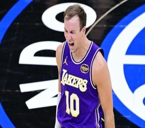 肯納德談三分絕殺：戰(zhàn)術(shù)執(zhí)行非常到位這個時刻對我而言意義重大