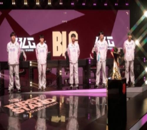 重登榮耀之巔！LPL時隔1036天再度問鼎國際賽事