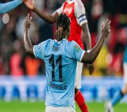 奧賴?yán)p響，曼城20終結(jié)阿森納四冠王夢想，瓜帥創(chuàng)歷史比肩傳奇