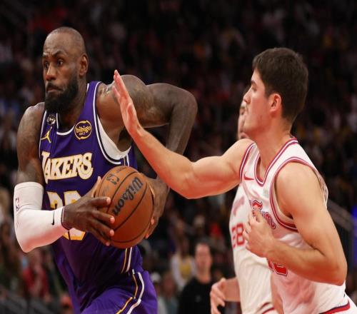 尷尬進(jìn)西部前四，球隊(duì)基石成拖累！防守端破罐破摔，你該被交易了